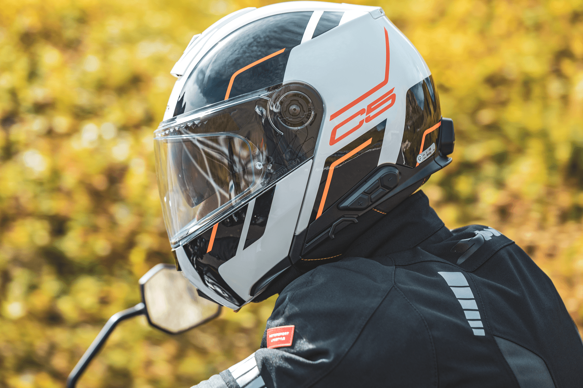 Schuberth c5 vs shoei neotec 2